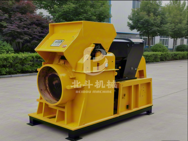 移動(dòng)式樹(shù)枝粉碎機(jī):高速公路綠化的得力助手